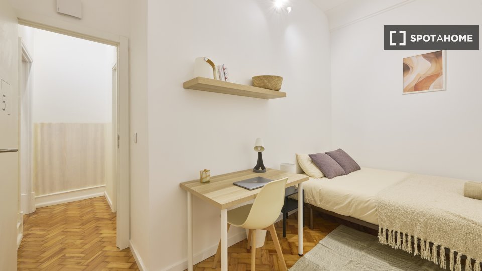 Double room Lisbon, 11 beds — photo 21