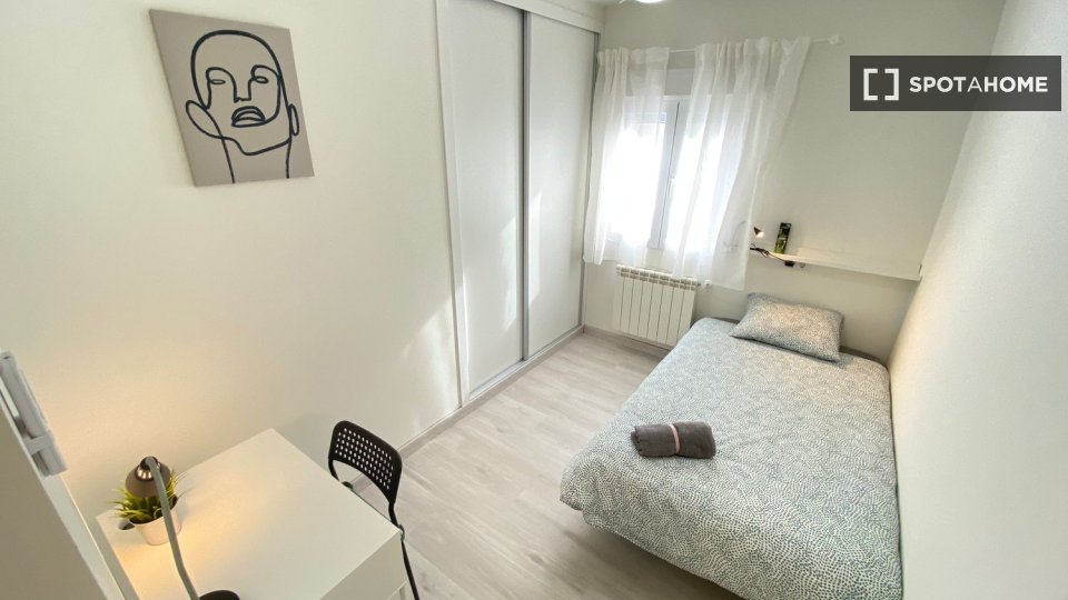 Double room Madrid, 4 beds — photo 16