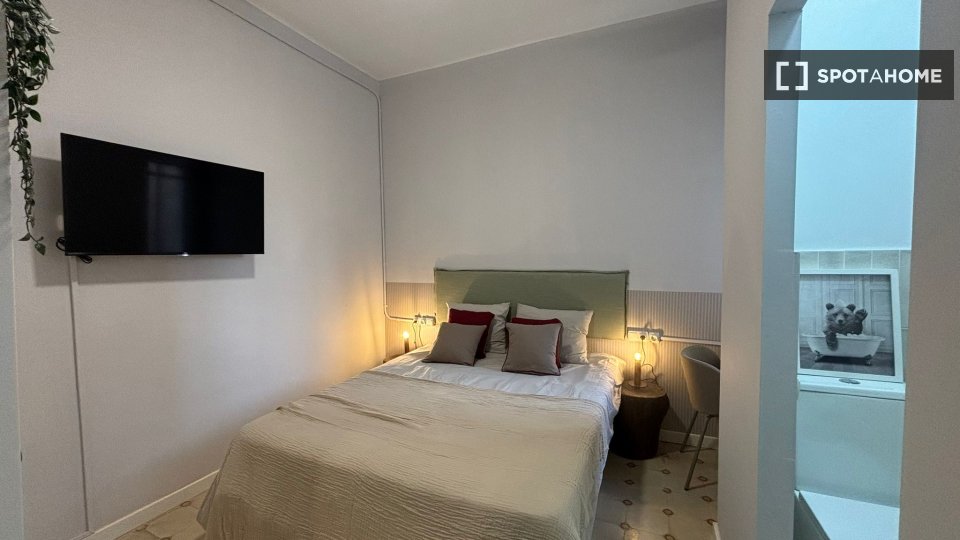 Double room Barcelona, 5 beds, 80m² — photo 2