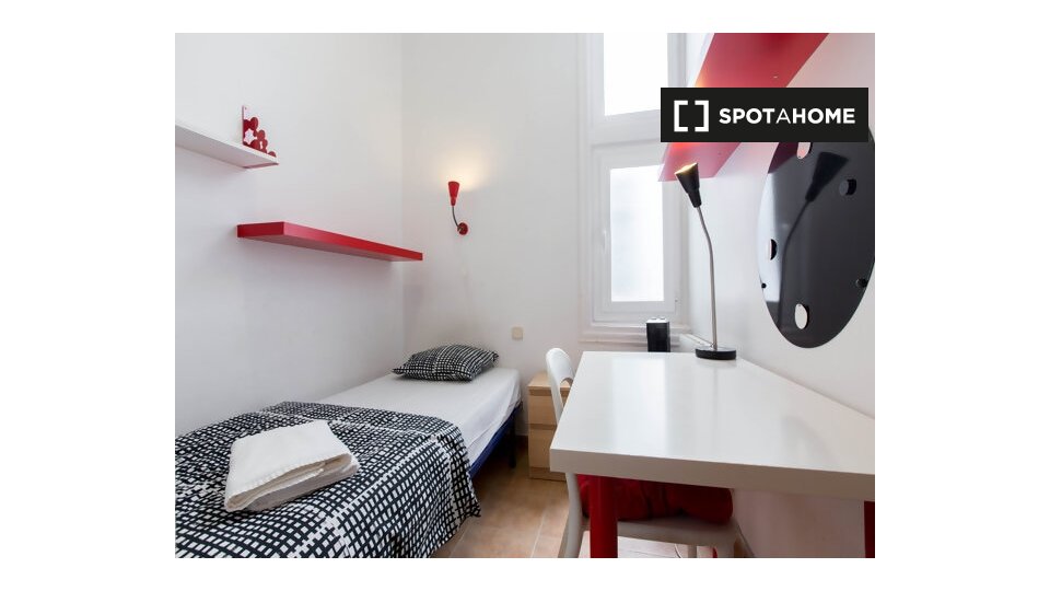 Double room Madrid, 8 beds, 150m² — photo 1