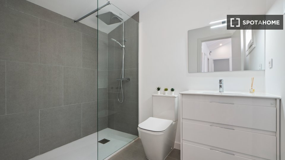 Double room Madrid, 4 beds, 140m² — photo 10