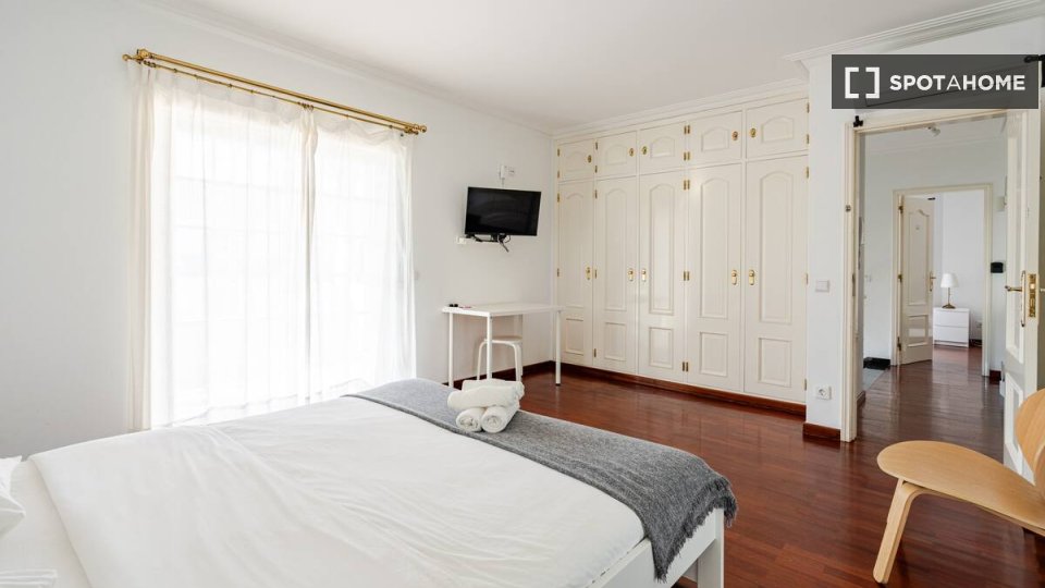 Double room Lisbon, 5 beds — photo 19