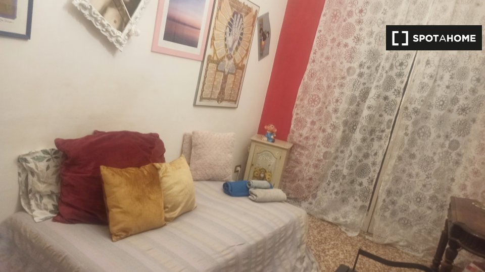 Double room Genoa, 3 beds — photo 9