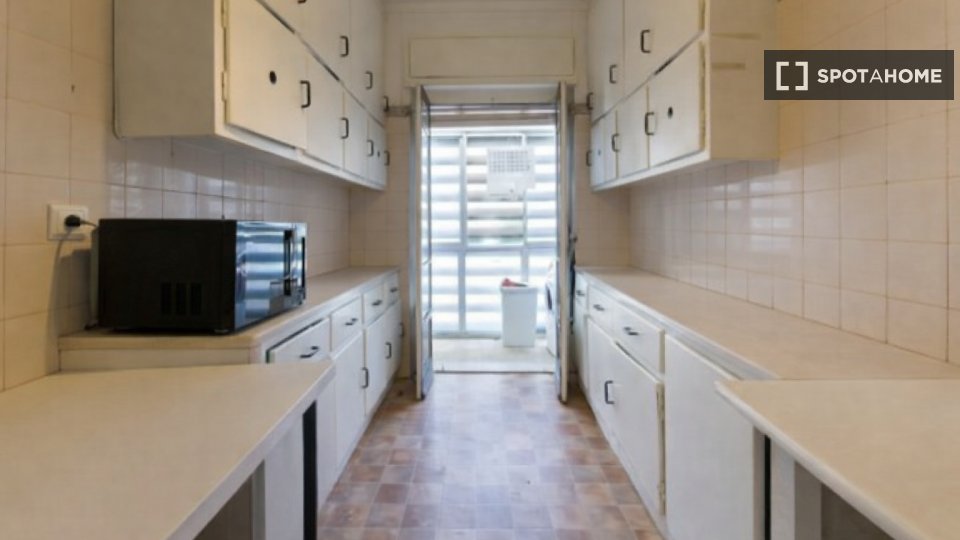 Double room Lisbon, 6 beds — photo 25