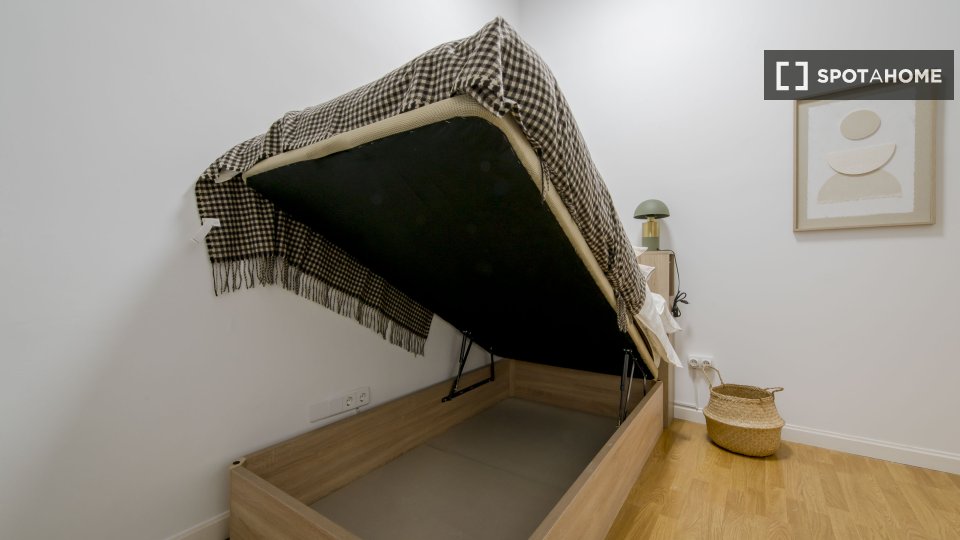 Double room Madrid, 9 beds — photo 11