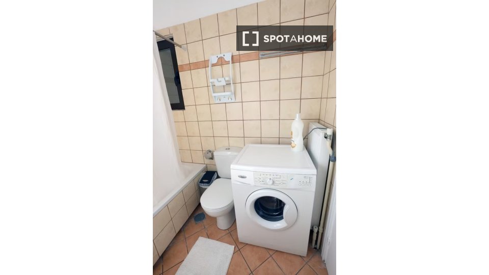 Double room Athens, 4 beds — photo 16
