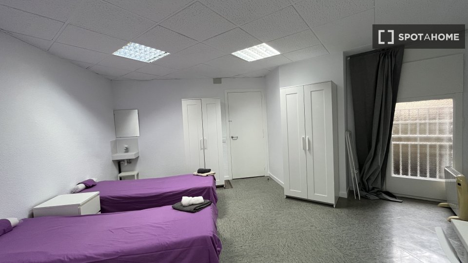 Double room Barcelona, 13 beds, 290m² — photo 13