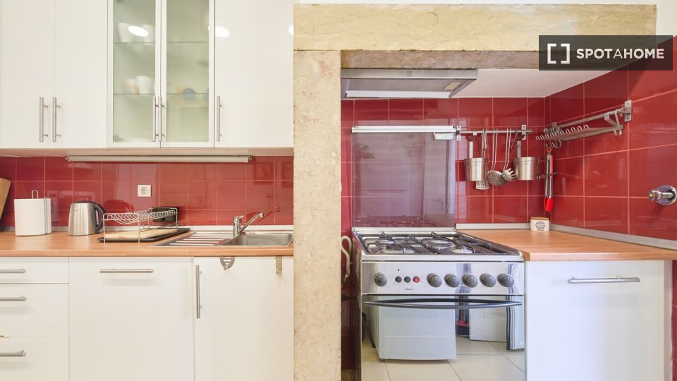 Double room Lisbon, 6 beds — photo 30