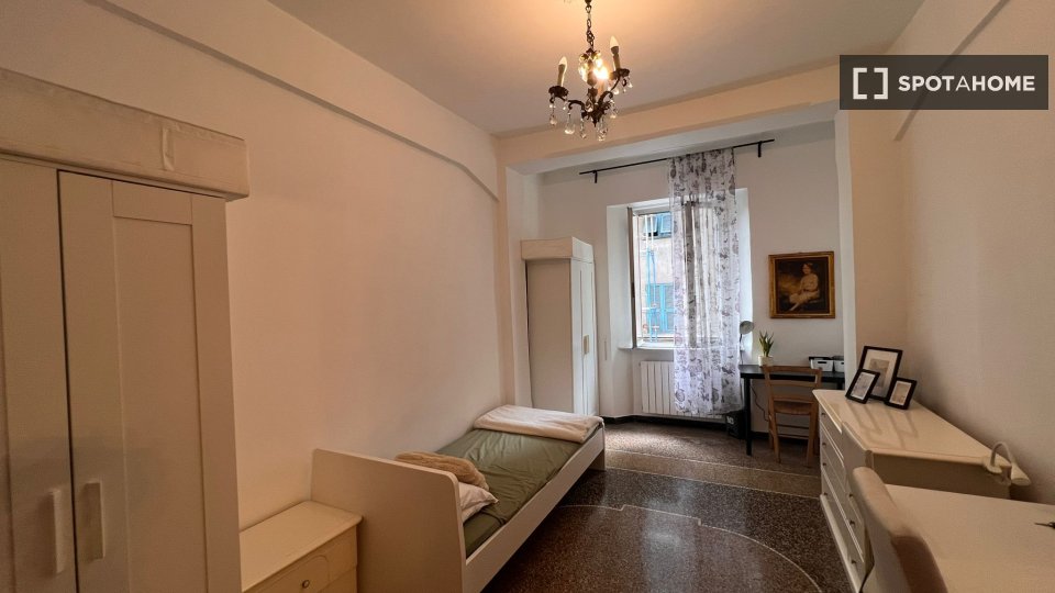 Double room Genoa, 3 beds — photo 20