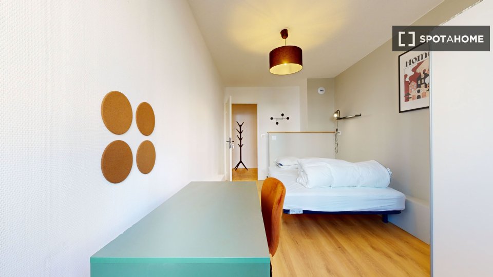 Double room Lyon, 3 beds — photo 19