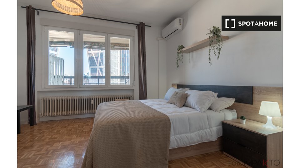 Double room Madrid, 6 beds, 140m² — photo 11