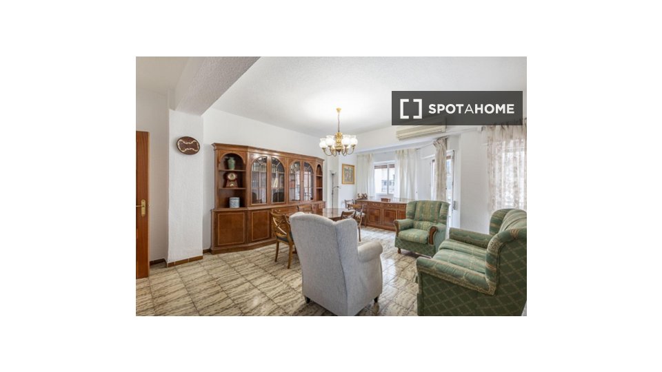 Double room Granada, 4 beds, 112m² — photo 3