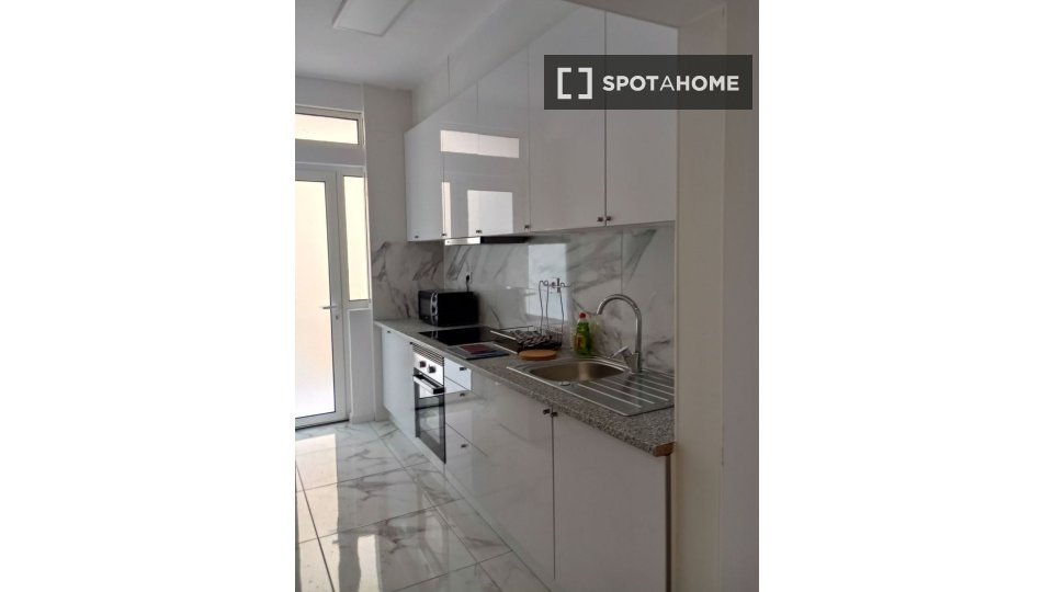 Double room Porto, 5 beds, 170m² — photo 7