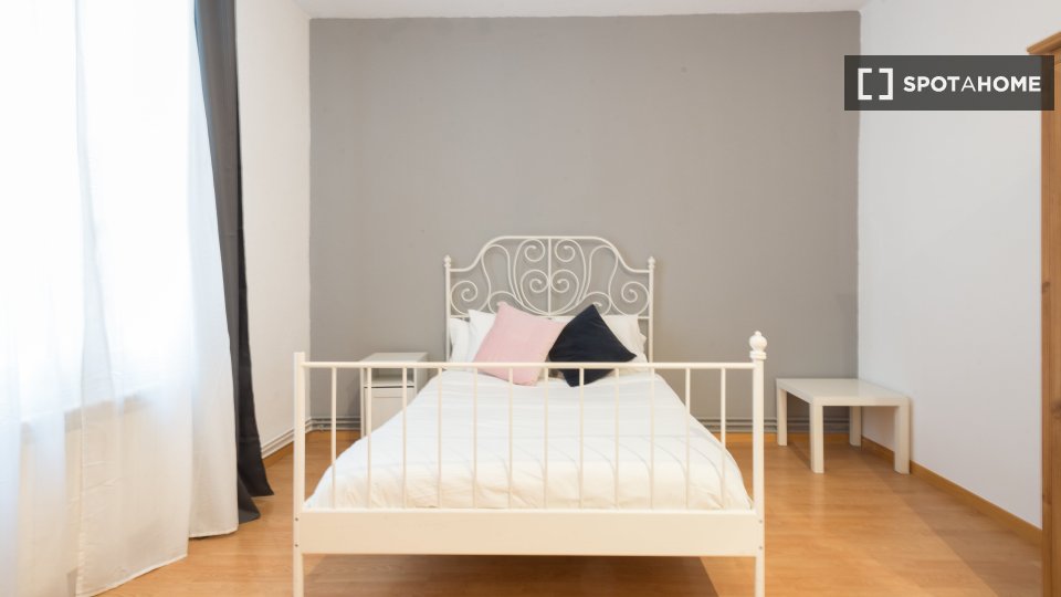 Double room Madrid, 8 beds, 200m² — photo 16