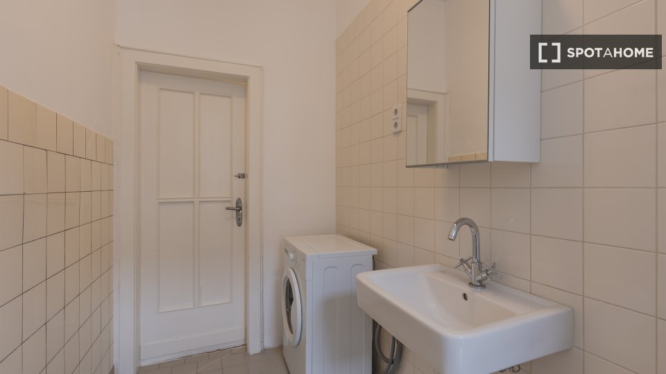 Double room Berlin, 9 beds, 50m² — photo 9