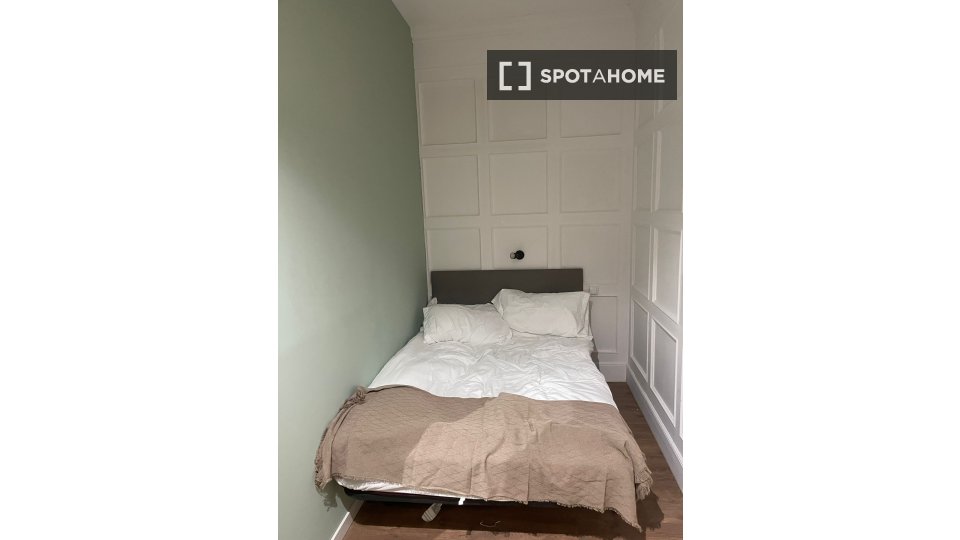 Double room Madrid, 10 beds, 173m² — photo 24