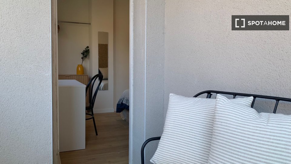 Double room Barcelona, 4 beds, 85m² — photo 14