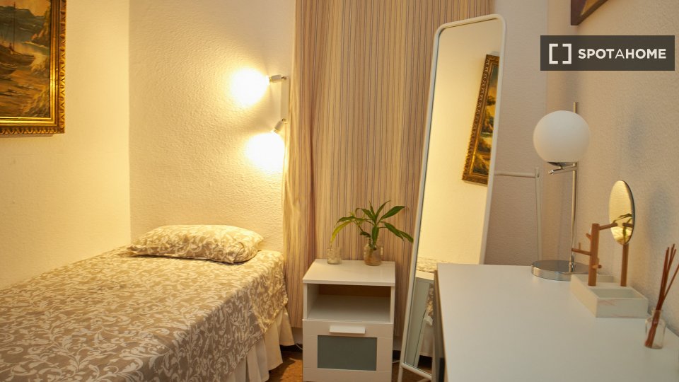 Double room Barcelona, 4 beds — photo 28
