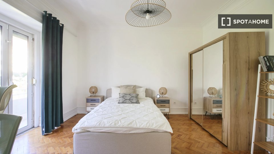 Double room Lisbon, 9 beds — photo 8