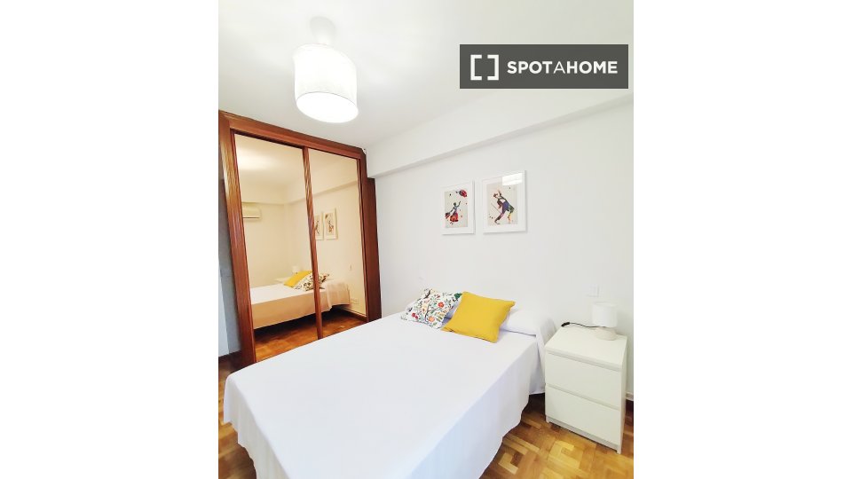 Double room Madrid, 3 beds, 95m² — photo 6