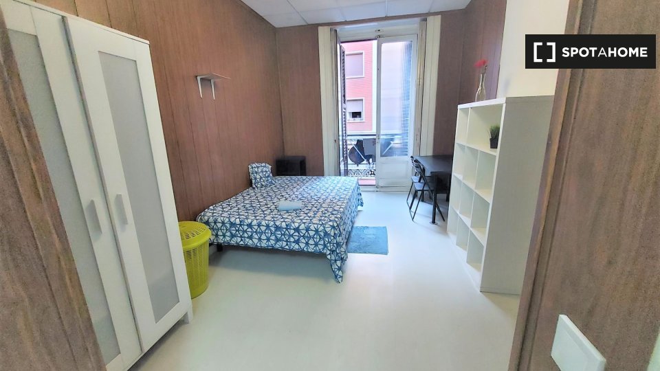 Double room Madrid, 8 beds, 170m² — photo 1