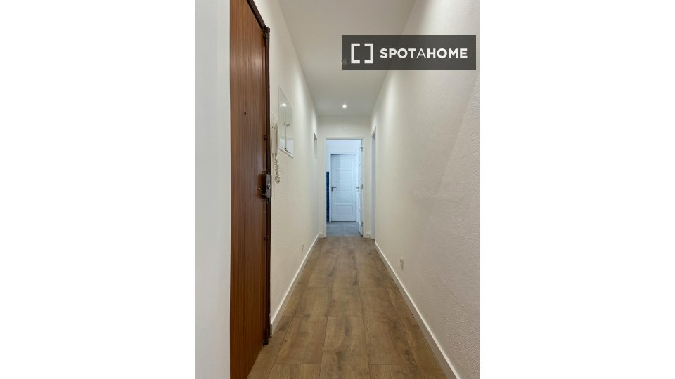 Double room Lisbon, 1 bed — photo 9