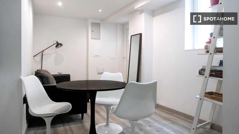 Apartment Lisbon, 1 bed — photo 11
