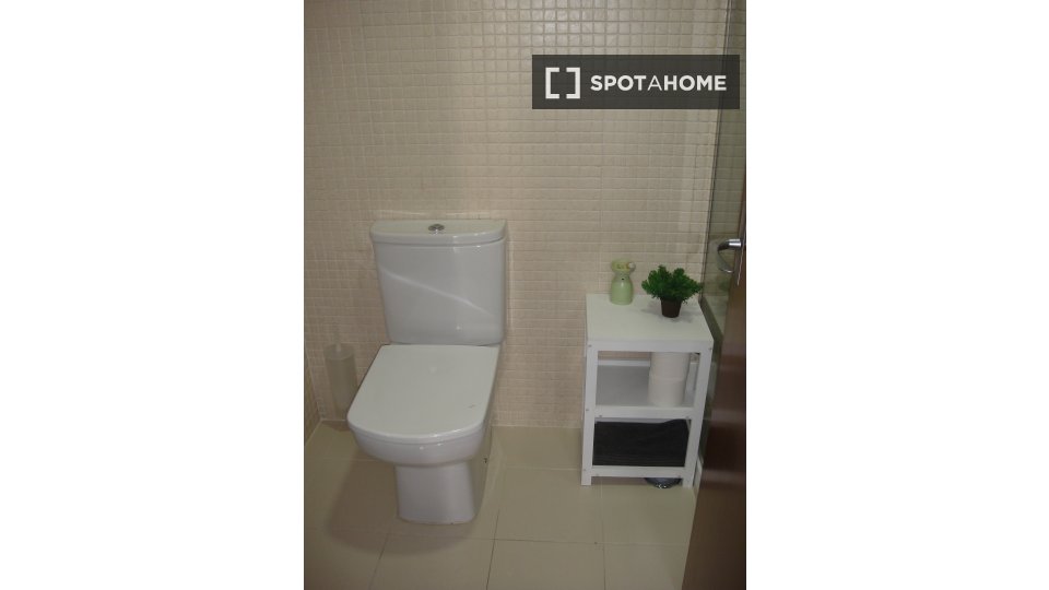 Double room Lisbon, 1 bed, 20m² — photo 11