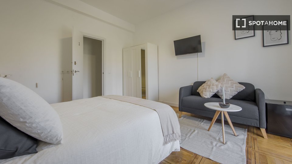Double room Madrid, 9 beds, 200m² — photo 13