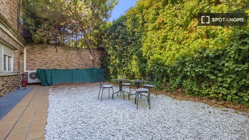 Double room Madrid, 7 beds, 230m² — photo 5
