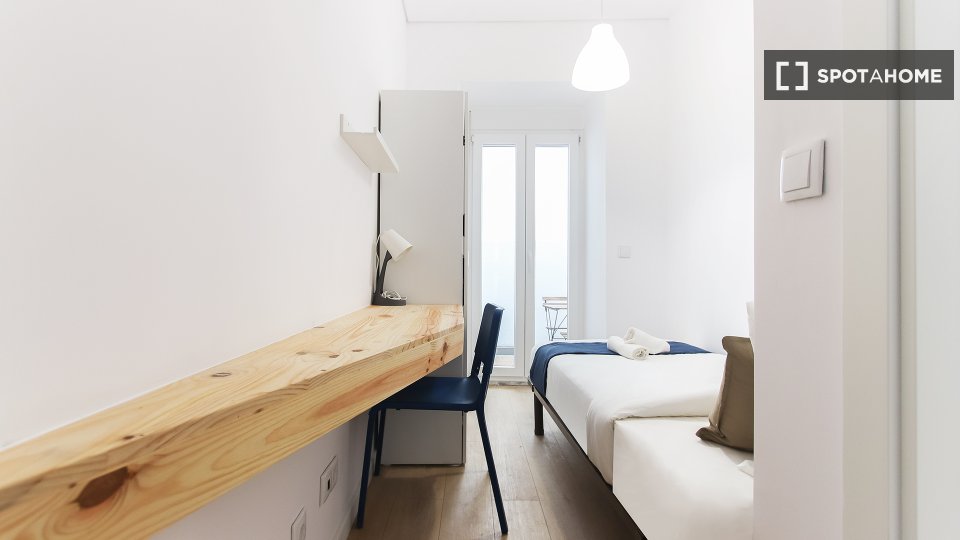 Double room Lisbon, 4 beds — photo 16