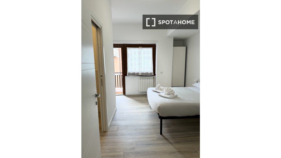Double room Rome, 3 beds, 90m² — photo 9