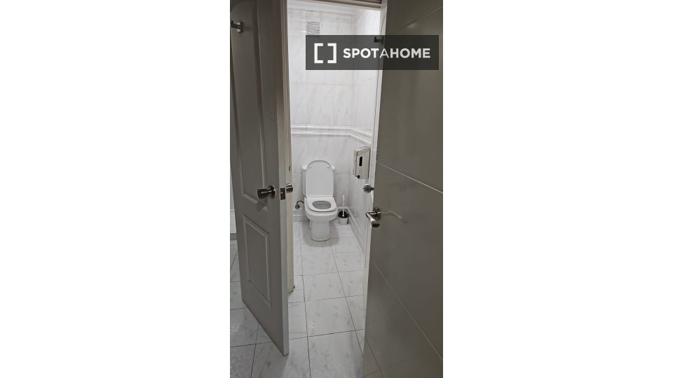 Double room Madrid, 12 beds — photo 15