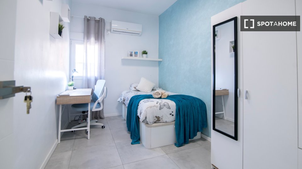 Double room Valencia, 3 beds, 65m² — photo 19
