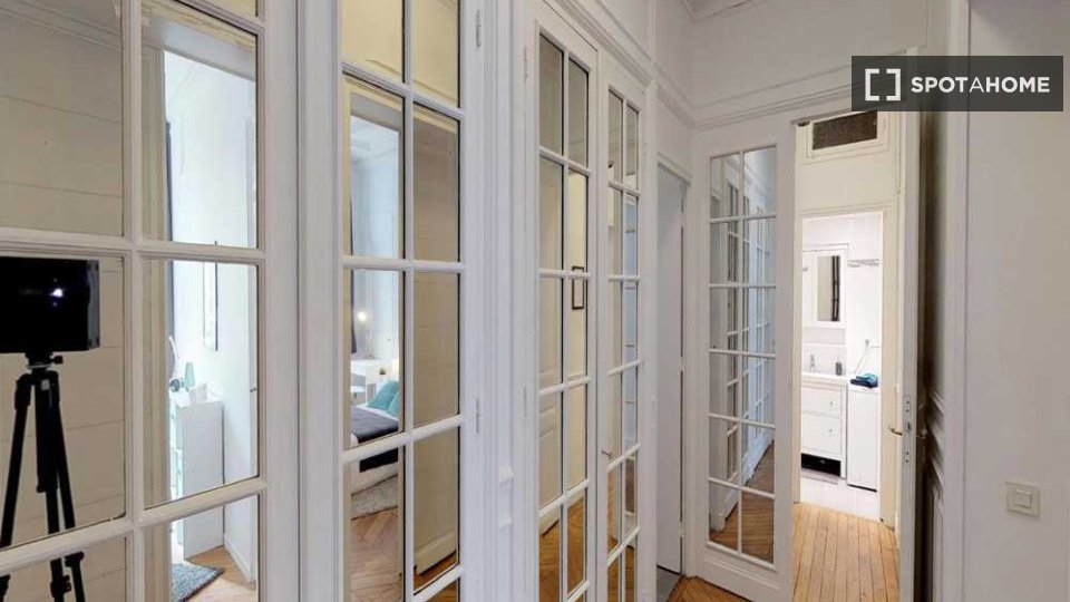 Double room Paris, 4 beds, 80m² — photo 3