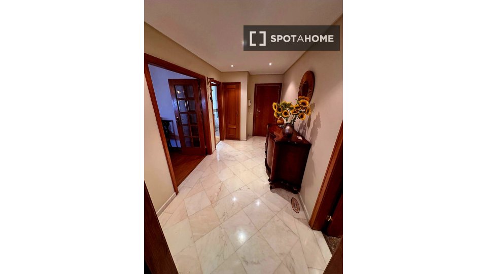 Apartment Lisbon, 4 beds, 177m² — photo 7