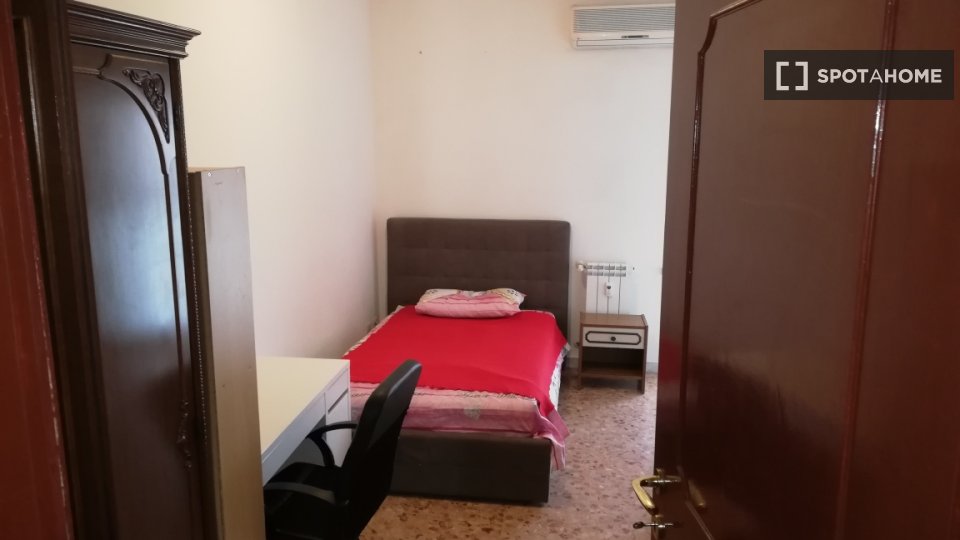 Double room Rome, 4 beds, 12m² — photo 5