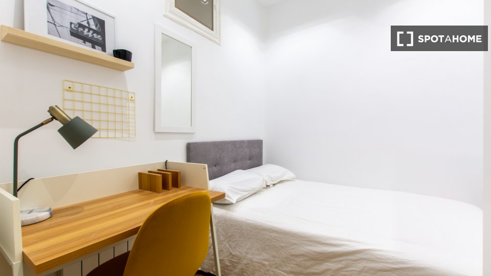 Double room Madrid, 8 beds — photo 15