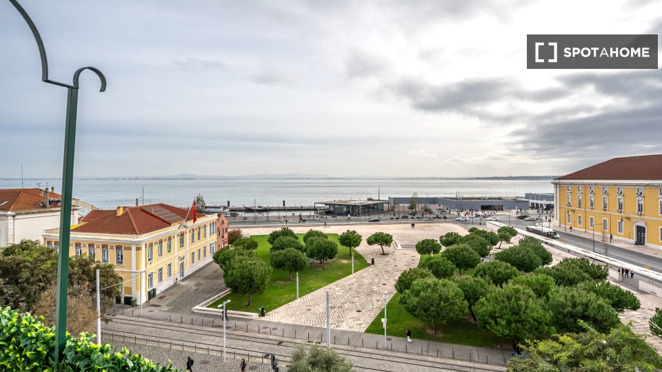 Apartment Lisbon, 2 beds, 90m² — photo 15