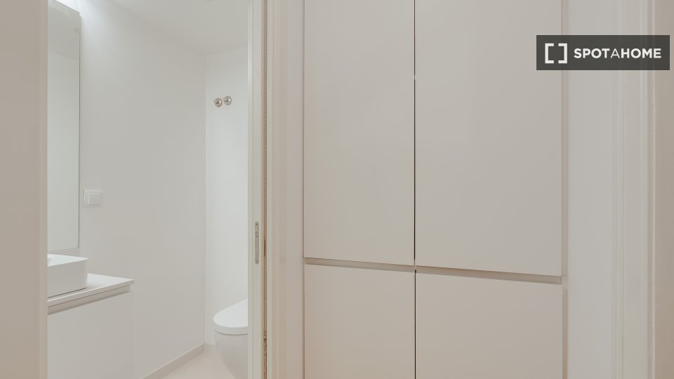 Apartment Lisbon, 2 beds, 75m² — photo 3