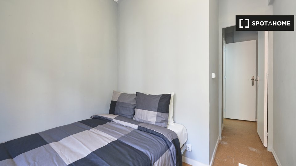 Double room Lisbon, 6 beds — photo 11