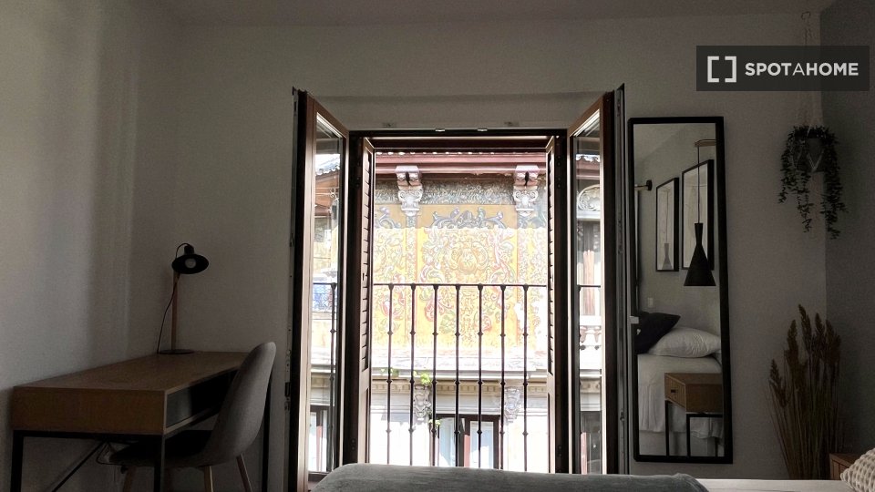 Double room Madrid, 8 beds — photo 5