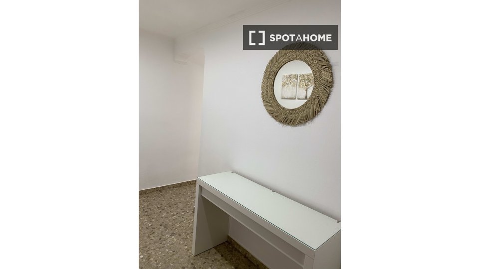 Double room Valencia, 3 beds, 80m² — photo 11