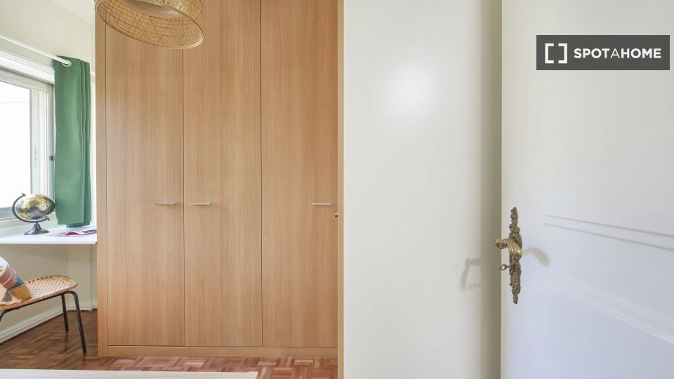 Double room Lisbon, 5 beds — photo 1