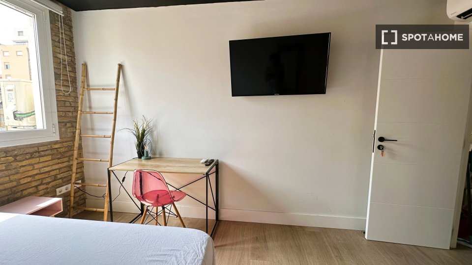 Double room Valencia, 5 beds, 100m² — photo 5