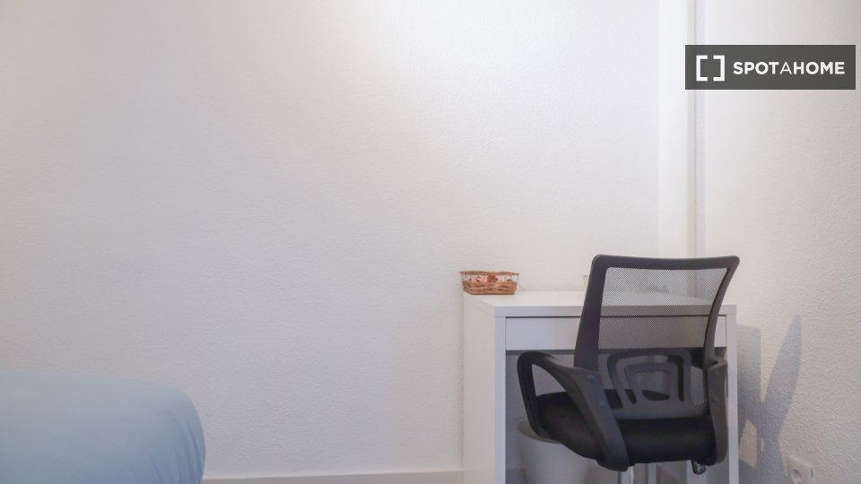 Double room Madrid, 5 beds — photo 12
