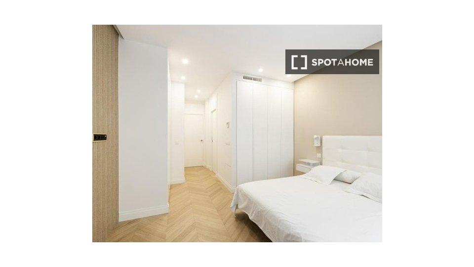 Apartment Madrid, 4 beds, 130m² — photo 15