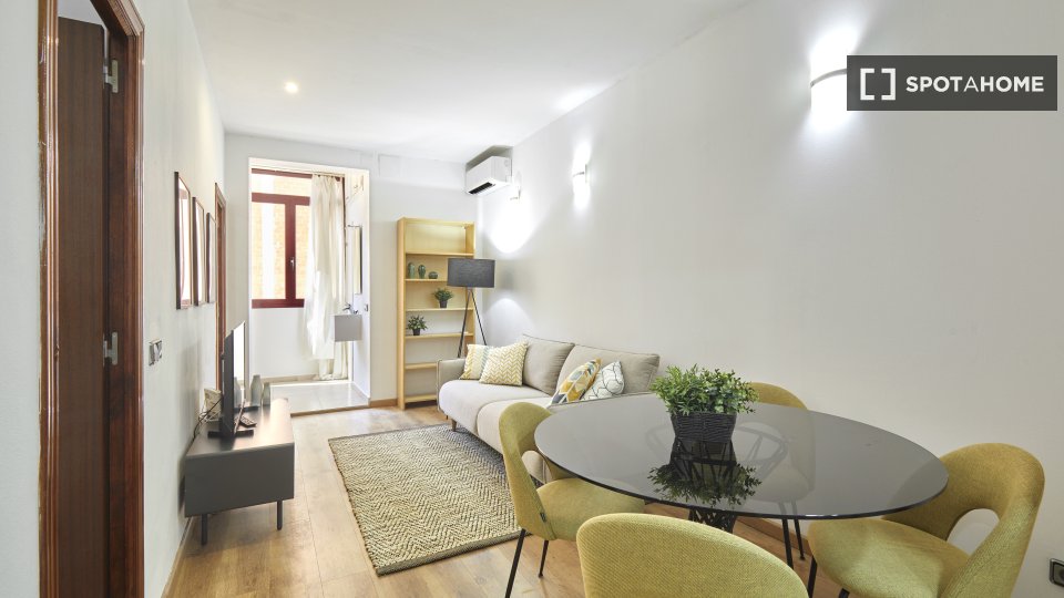 Apartment Barcelona, 4 beds, 80m² — photo 50
