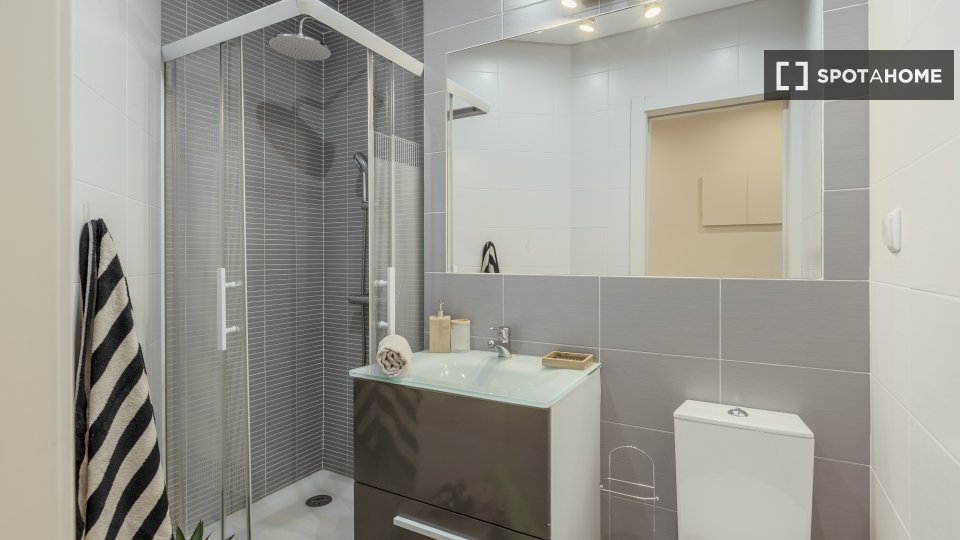 Apartment Lisbon, 2 beds — photo 17