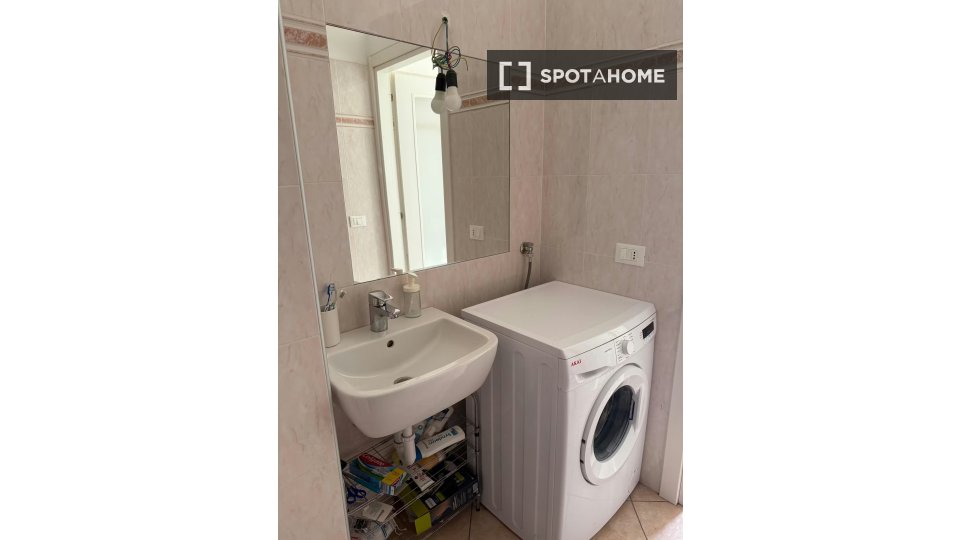 Double room Milan, 3 beds — photo 8